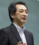 鹿毛 敏夫 氏